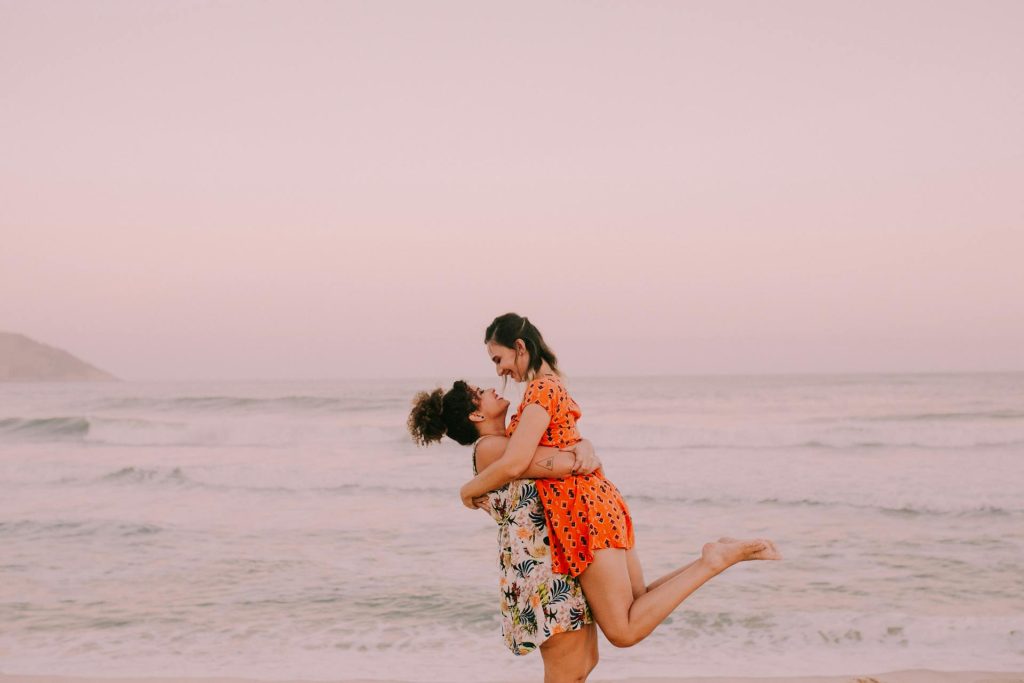 Visibilidad Lésbica y Bisexual en el Romance y Redes Sociales