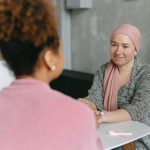 Renacer en color rosa: arte, sanación y esperanza para sobrevivientes del cáncer de mama